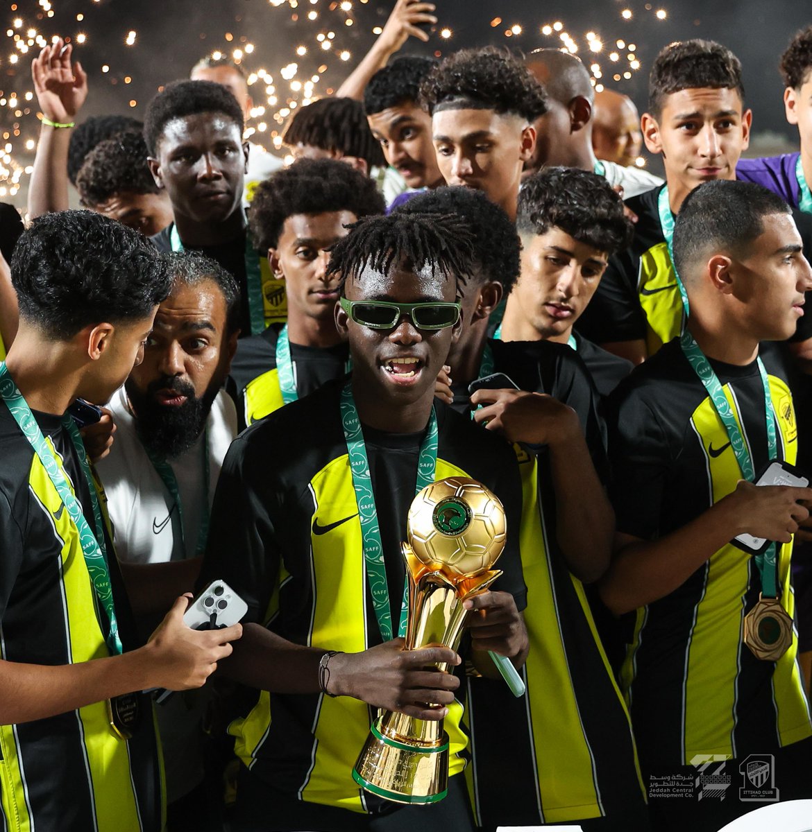 الـكـأس اهو جـالك في يـد أبطالك 🏆🤩