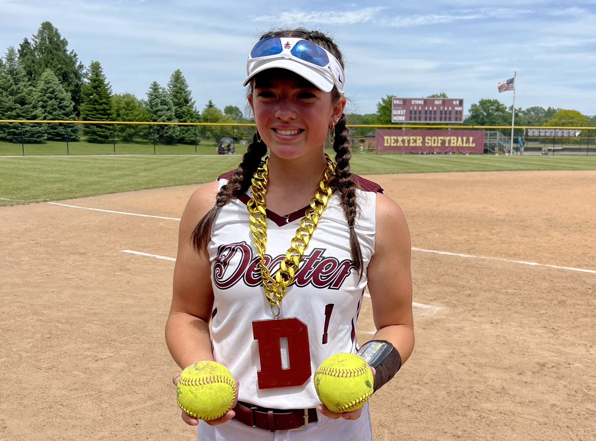 Dexter moves on to the District Championship game with BACK TO BACK, OUT OF THE PARK HOME RUNS by Clara Lamb! The Dreads beat Skyline 6-1. 🥎