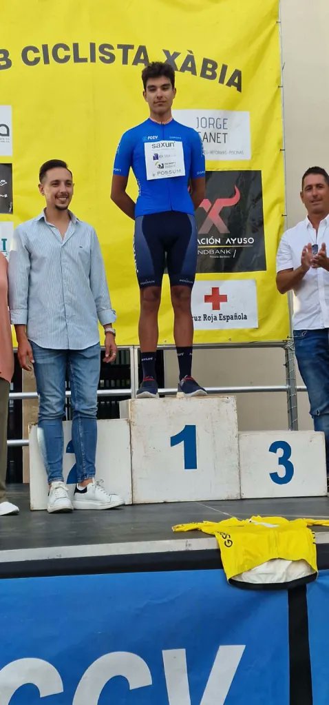 #ChallengeJúniorCV 
Alejandro Callado logra el triunfo en Jávea en el Trofeo Hogueras de San Juan-Memorial Domingo Canet y Jaume Lloret se viste de líder de la Challenge Júnior
<a href="/fciclismocv/">fccv</a> <a href="/jaume_lloreet/">Jaume Lloret</a>

alicanteconelplatogrande.com/2024/06/01/ale…