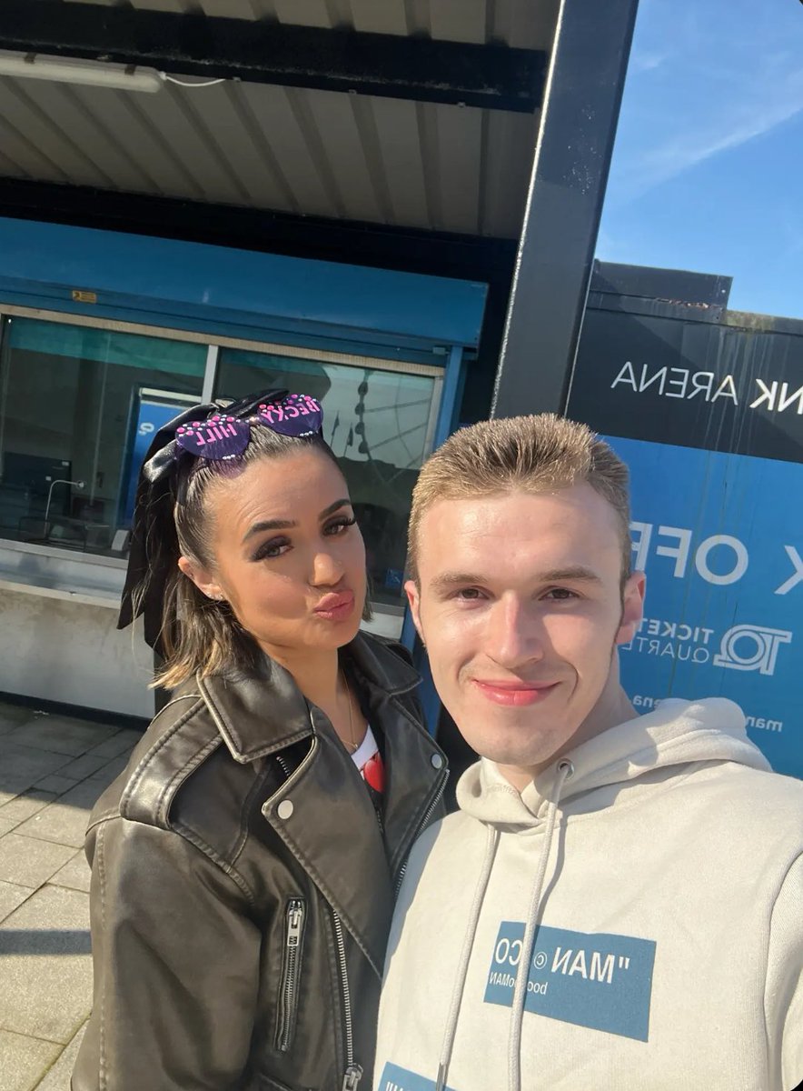 DanielDuffield0's tweet image. #HitsRadioLive @hitsradiouk @hitsradiolv you wouldn’t know we are excited for @BeckyHill !!!🤩