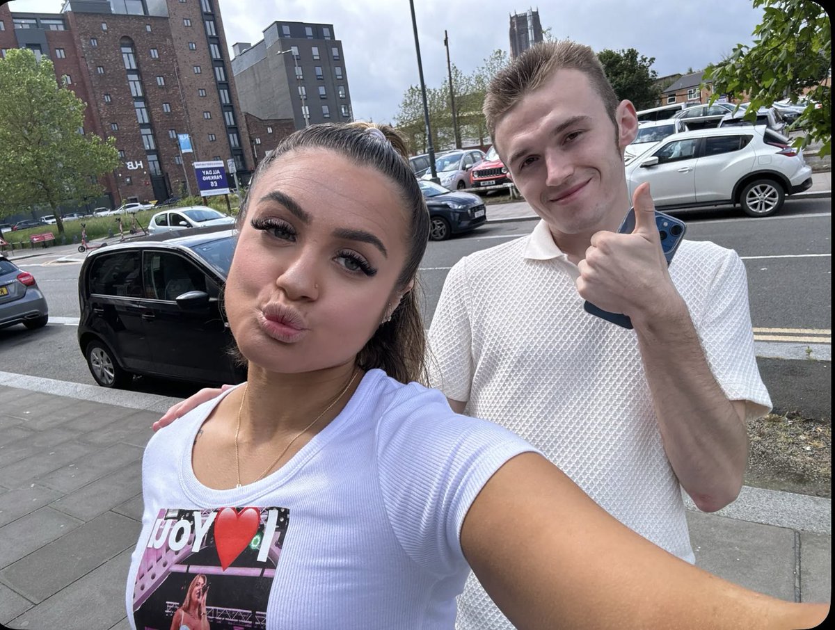 DanielDuffield0's tweet image. #HitsRadioLive @hitsradiouk @hitsradiolv you wouldn’t know we are excited for @BeckyHill !!!🤩