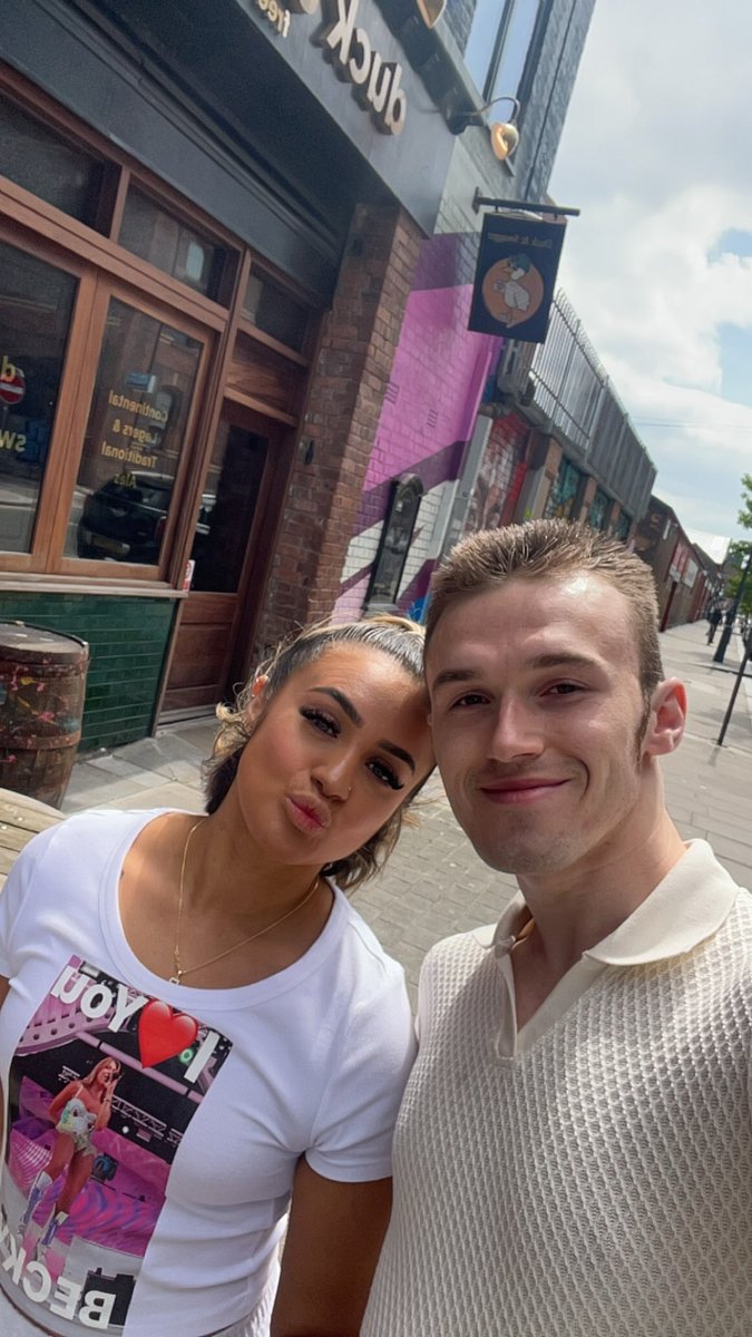 DanielDuffield0's tweet image. #HitsRadioLive @hitsradiouk @hitsradiolv you wouldn’t know we are excited for @BeckyHill !!!🤩