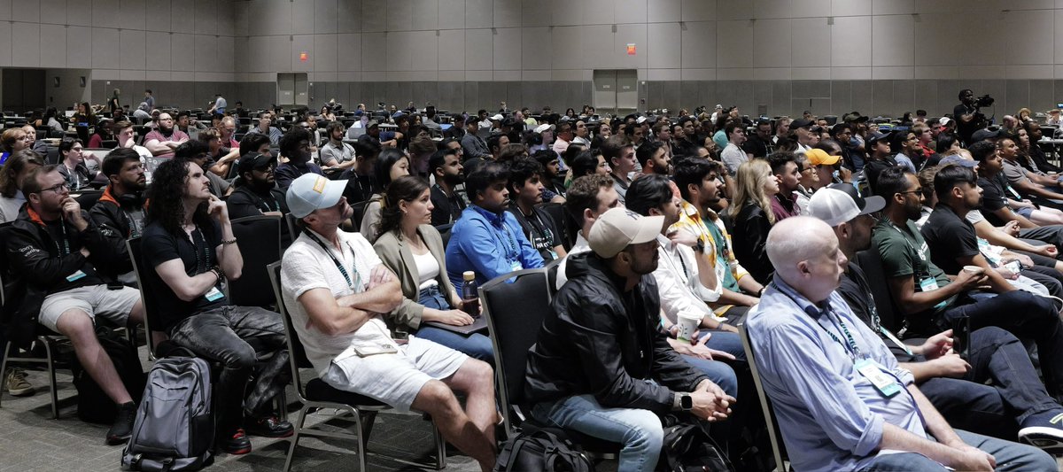 easya_app's tweet image. Day 3 was HISTORIC 💥

500 developers launched 100 startups at our EasyA #Consensus2024 hackathon. 

As our EasyA gigabrains took center stage, the crowds looked on in awe. They saw the future unfold before their very eyes 😮