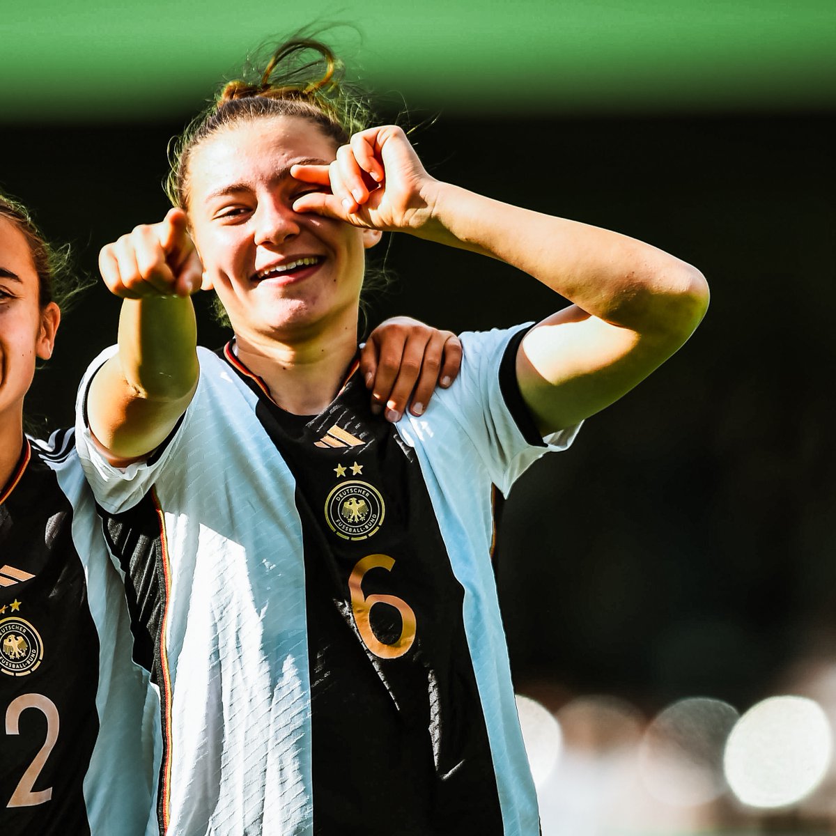 EintrachtFrauen's tweet photo. Unsere U17-Nationalspielerinnen sind heute dran ☝️

Mia #Rodach, Rosa #Rückert und Tessa #Zimmermann treffen mit dem deutschen Team um 13 Uhr auf die Schweizer U17 🇩🇪🇨🇭

#SGE #EintrachtFrauen https://t.co/GJGRGUPKbF