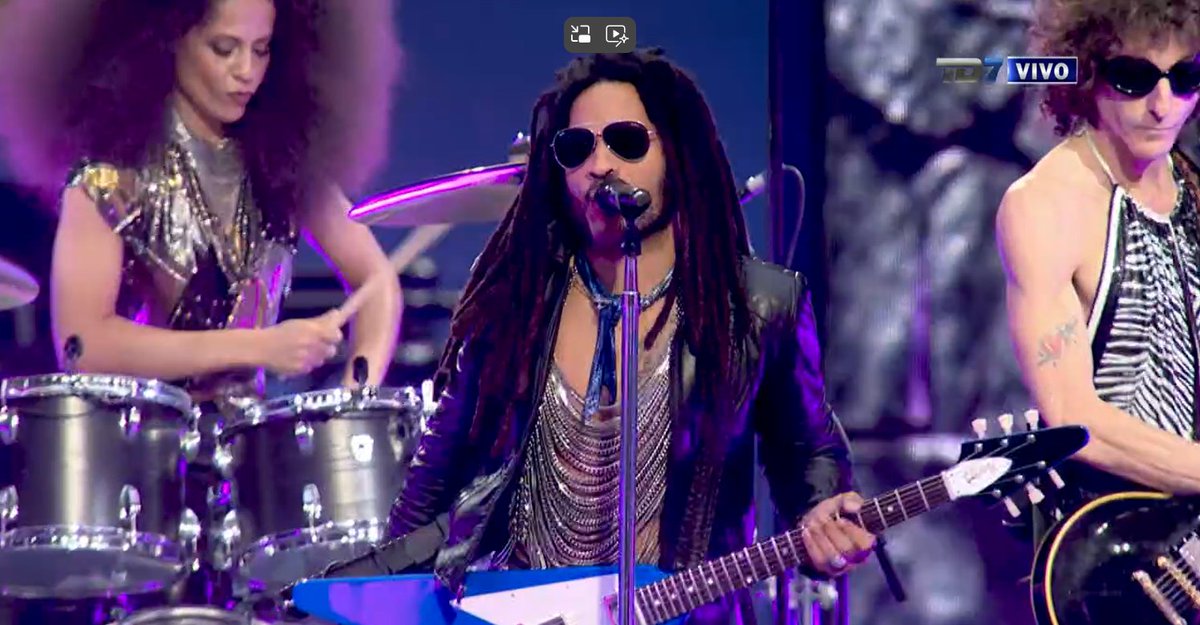 tdmascrc's tweet photo. ¿Cómo es que Lenny Kravitz no envejece? https://t.co/cNLdZnzFn6