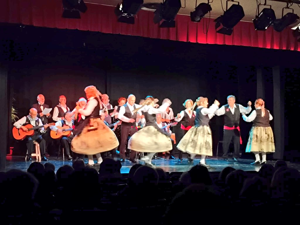 UnionporLeganes's tweet photo. ⚪️ CASAS REGIONALES
El compañero de #ULEG @AntonioGlez67 ha disfrutado de los bailes y actuaciones de la Casa de Castilla La Mancha en el CC Julián Besteiro.
#Uleg #Leganés #SentimosLeganés https://t.co/RUvKDI1aIr