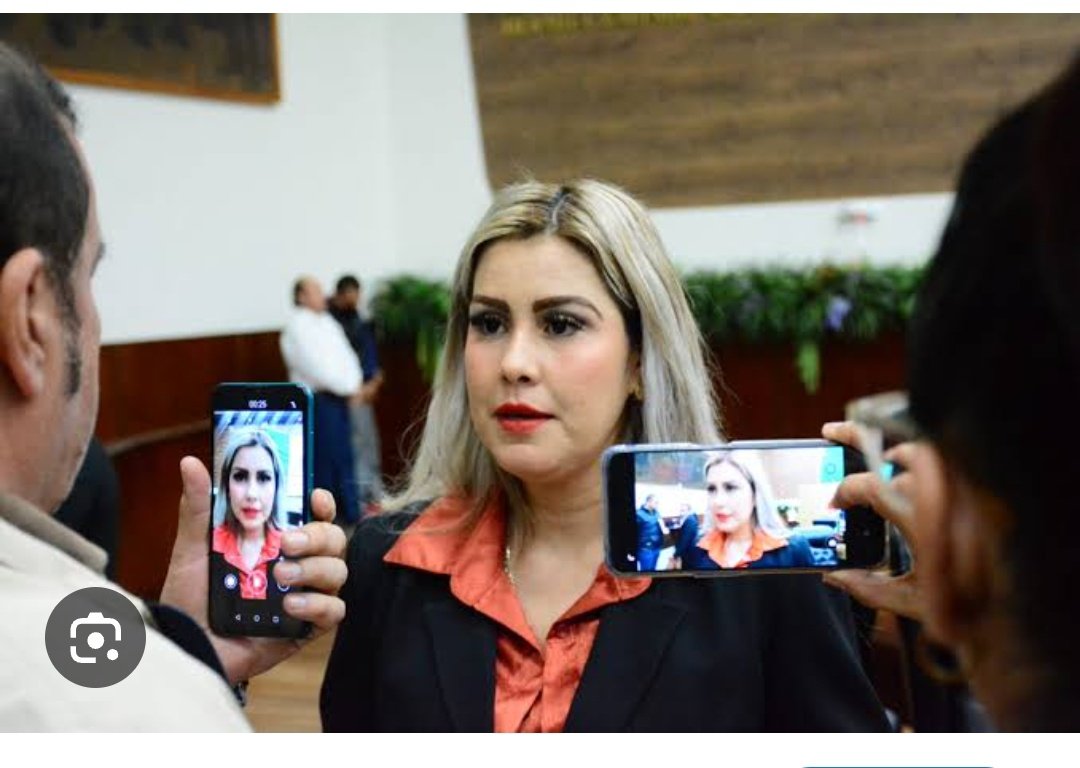 ivone_mc's tweet photo. Ofelia Rentería. En la comparecencia de karla obregón le hizo preguntas sobre el cierre de la #esc13 y los derechos de los NNA, sin que se lo pidiéramos. Después supimos que fue una simulación para "cobrarse un desacuerdo" que tenían con karla. Jamás nos quiso recibir y se burló https://t.co/OCTmexevEK