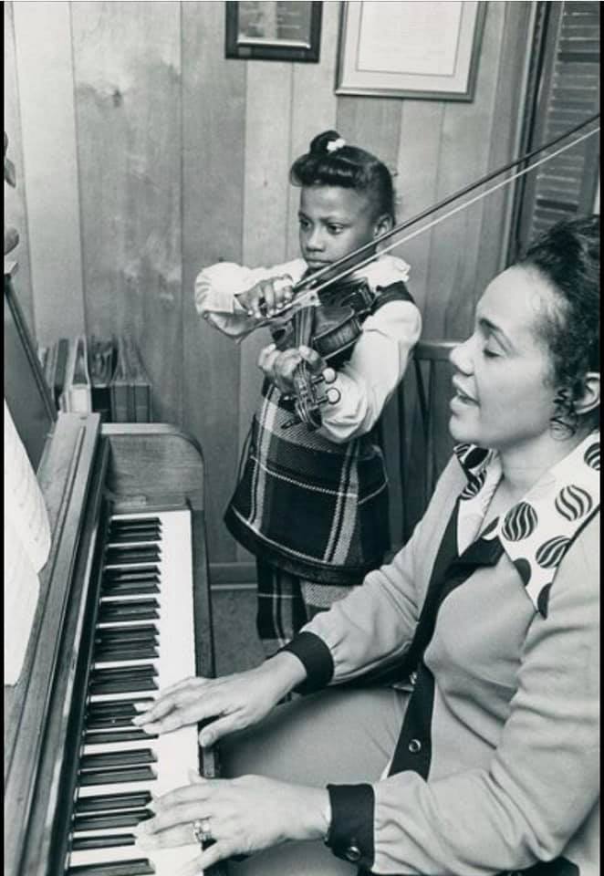 BerniceKing's tweet image. June is Black Music Month, and today reminds me of all the times I enjoyed playing and singing music with my mother. #GreatTimes #BlackMusicMonth #KingLegacy