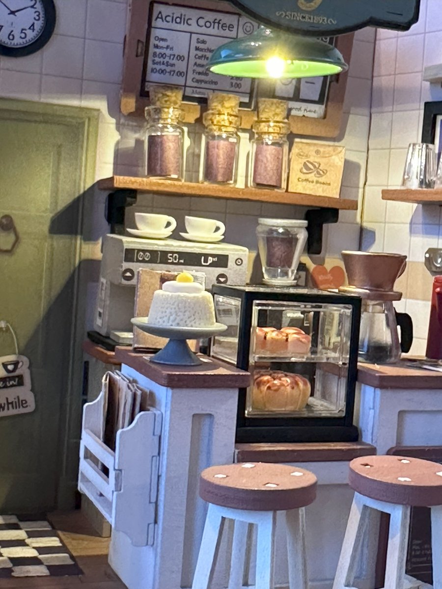 CheyenneMcCray's tweet photo. I worked on this cafe last week while Martin was at work for his last week before summer break. He helped me with the light and a couple of other things. The lights are probably the most challenging thing! I love these tiny worlds!
#miniaturehouses #minicafe #rolife #tinyworlds https://t.co/M2WWu3SmlD