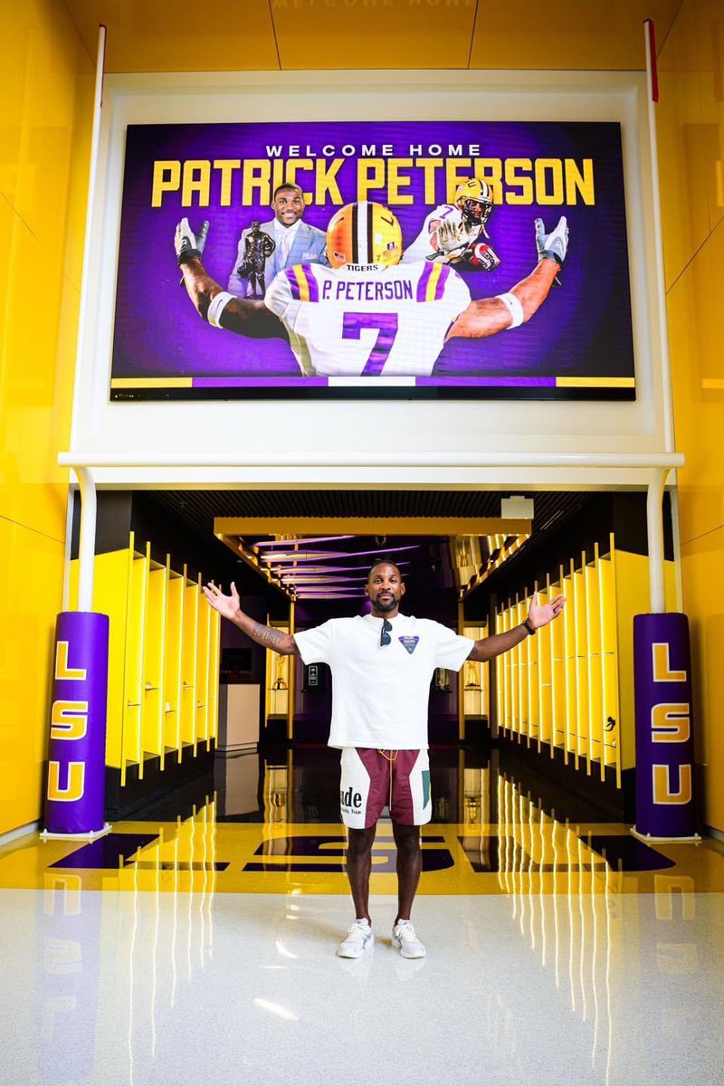 CORNBREAD_1911's tweet photo. Welcome home #7 #holddattiger #geauxtigers https://t.co/PiCk3r43wq