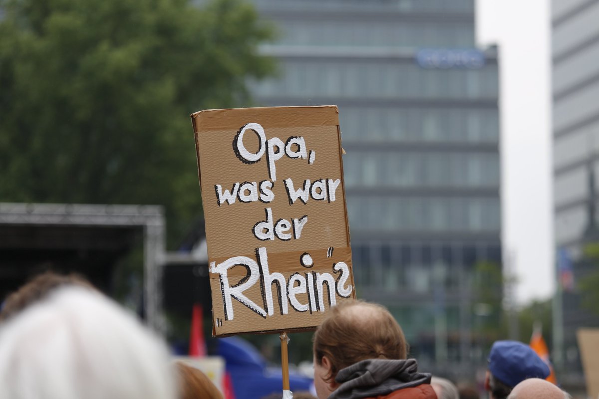 LoveGuerillero's tweet photo. ❤️🖤#Köln #k0106 #Widersetzen #AlleZusammenGegenDenFaschismus #AlleZusammenGegenDieAfD #ArschHuh #GegenJedenAntisemitismus https://t.co/agm4TIqfRY
