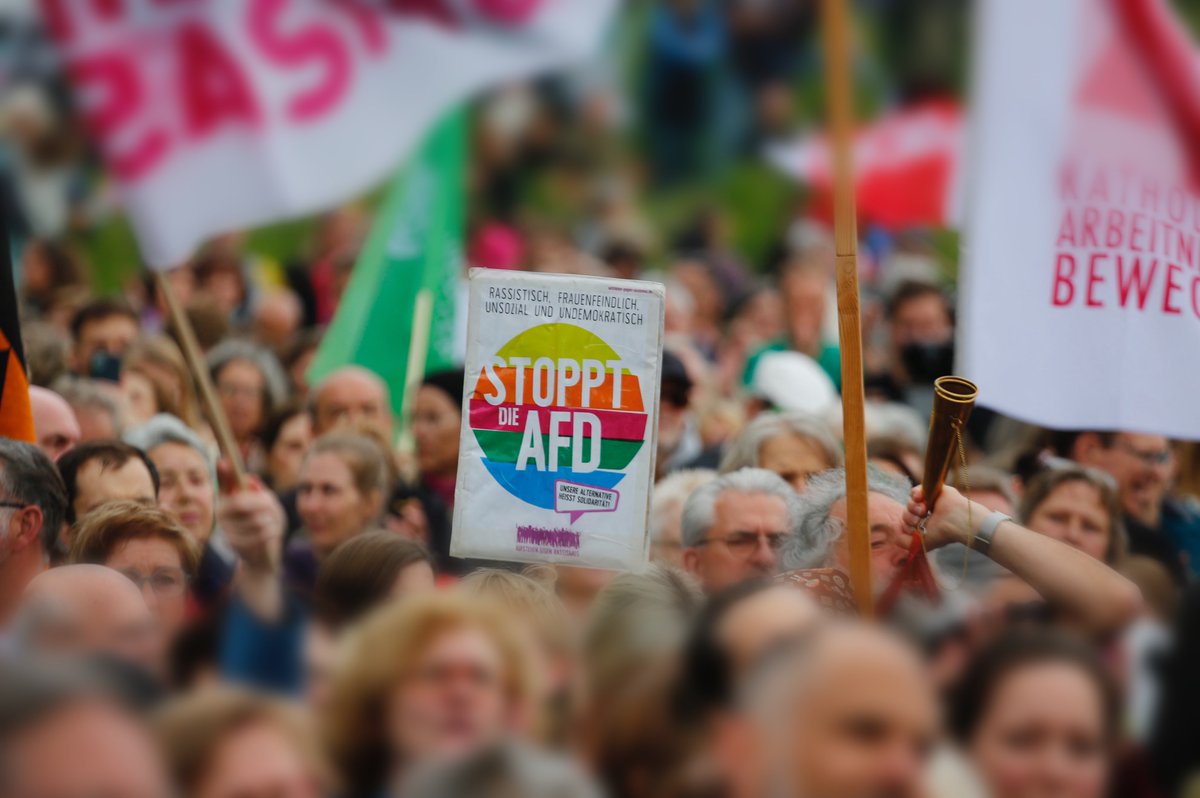 LoveGuerillero's tweet photo. ❤️🖤#Köln #k0106 #Widersetzen #AlleZusammenGegenDenFaschismus #AlleZusammenGegenDieAfD #ArschHuh #GegenJedenAntisemitismus https://t.co/7j4IJ8MmB4