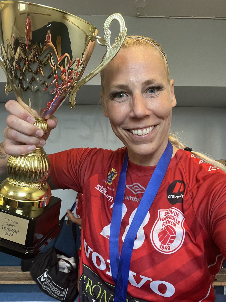 Obesegrade 🏆❤️ vilken jävla helg!! Vilket jävla lag 😍
Skövde HF - vinnare av Trim- SM 2024 

Såååå kul!! 🥰