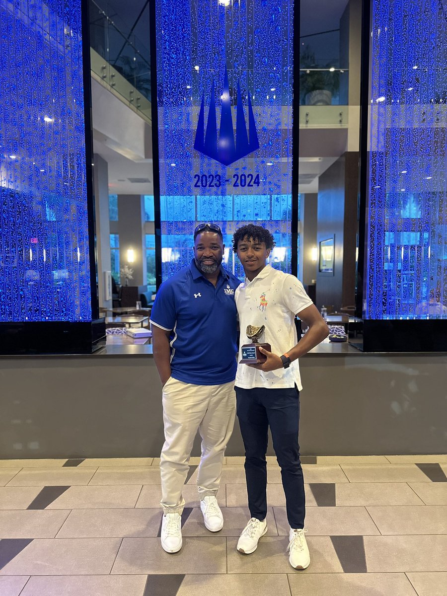 KenyattaConnor1's tweet photo. Blessed to receive the golden glove award! https://t.co/UMk1MYYmmV