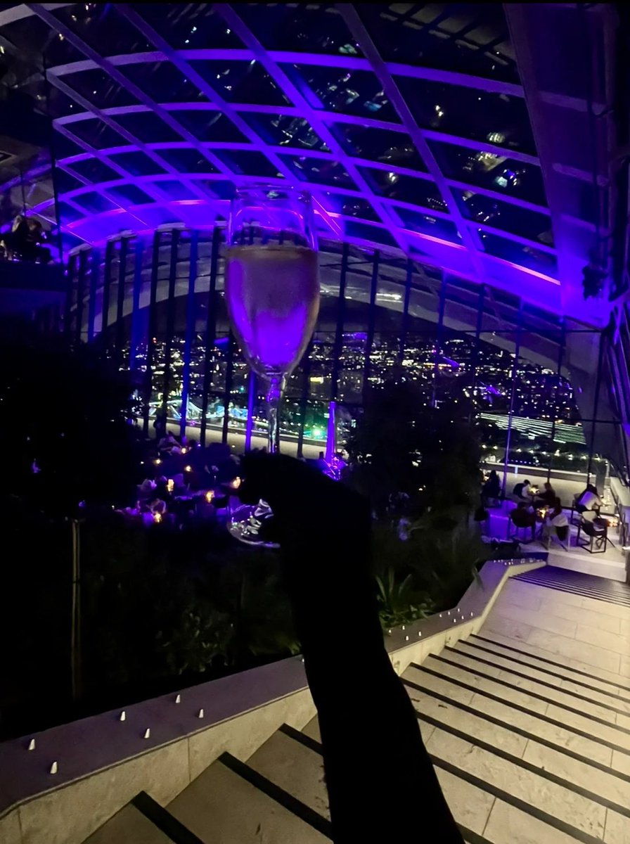 FranchesLim's tweet image. A good place for night walks - Sky Garden🦋