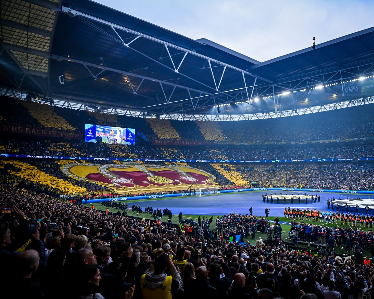 Dortmund's tifo though 👑
