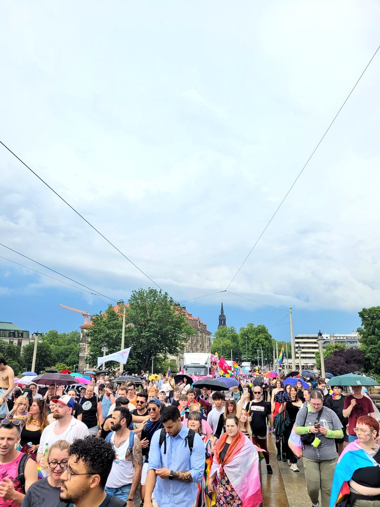 DGuerra_99's tweet photo. ein paar Fotos von heute beim CSD in Dresden 😁
#CSD #CSDDresden #DD0106 https://t.co/fbFOKuWeX2