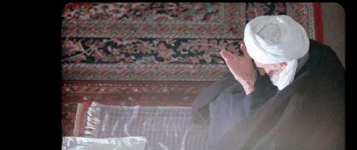 Martyrs_lover's tweet photo. Agha Bahjat said :

"God doesn't send #difficulties without #Wisdom, he sends it for us to #pray &amp; #Supplicate. Hence, for relief it's necessary to pray &amp; adapt to #Humility (humbleness)." https://t.co/usZgbDQOg2