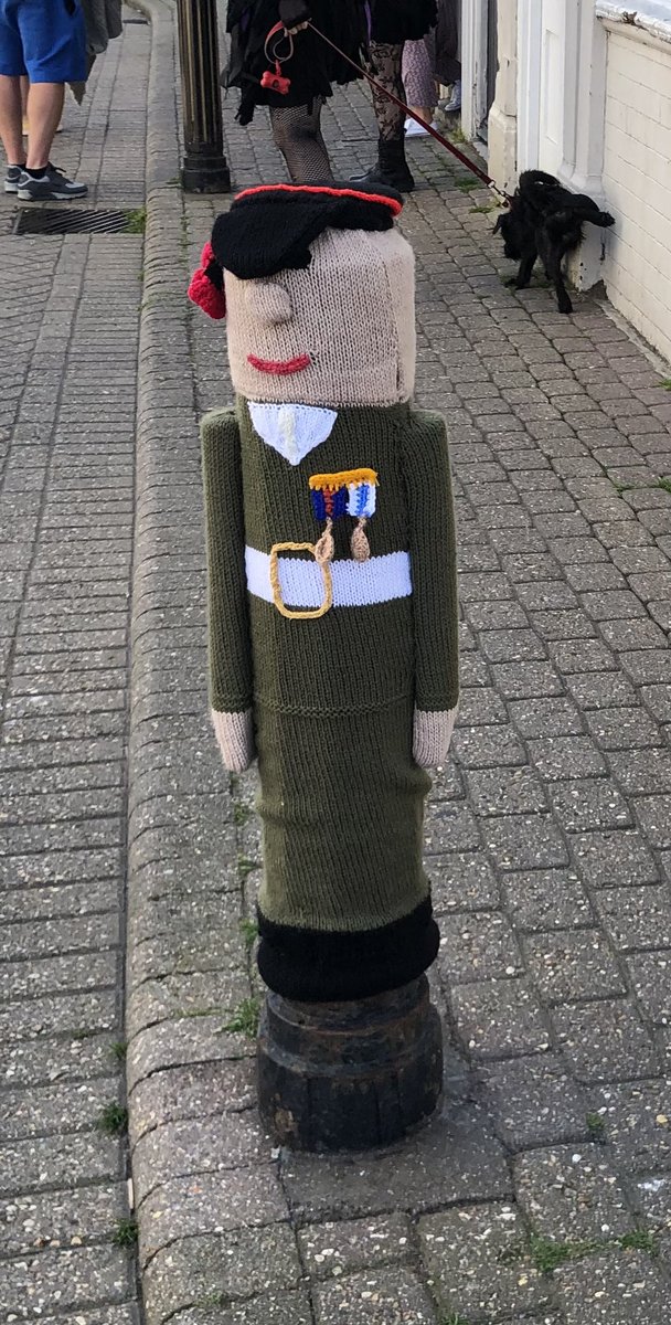 happyhillers's tweet photo. Iโm guessing to commemorate #DDay Some #secret #knitters have made these lovely #bollard covers/sleeves near #HopeSquare #Weymouth https://t.co/uZ24yBSLlF