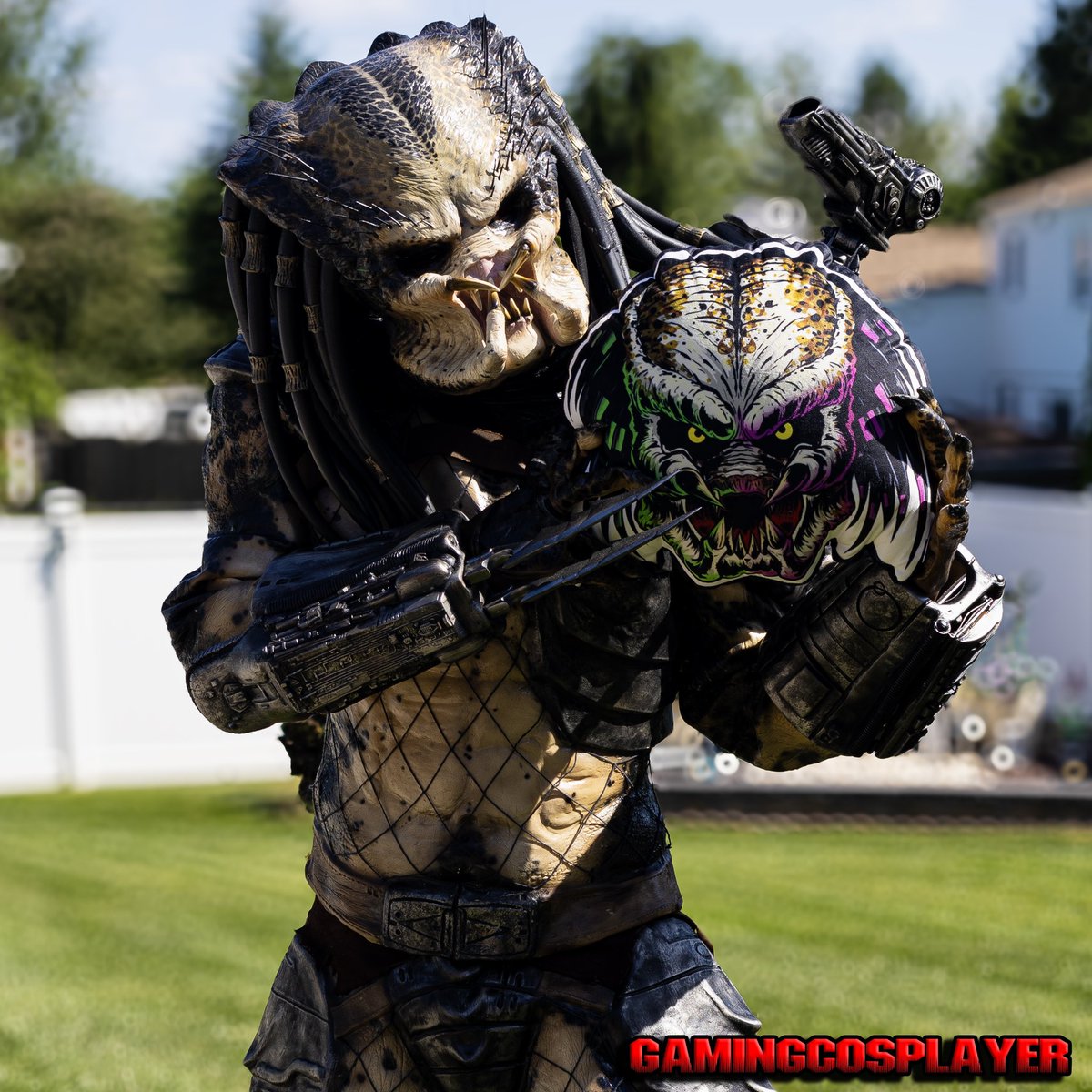 gamingcosplaye1's tweet photo. Go check out more awesome pillows at pillow pops! #predator #thepredator #predatorcosplay #alienvspredator #pillows https://t.co/fOFAFTPSFw