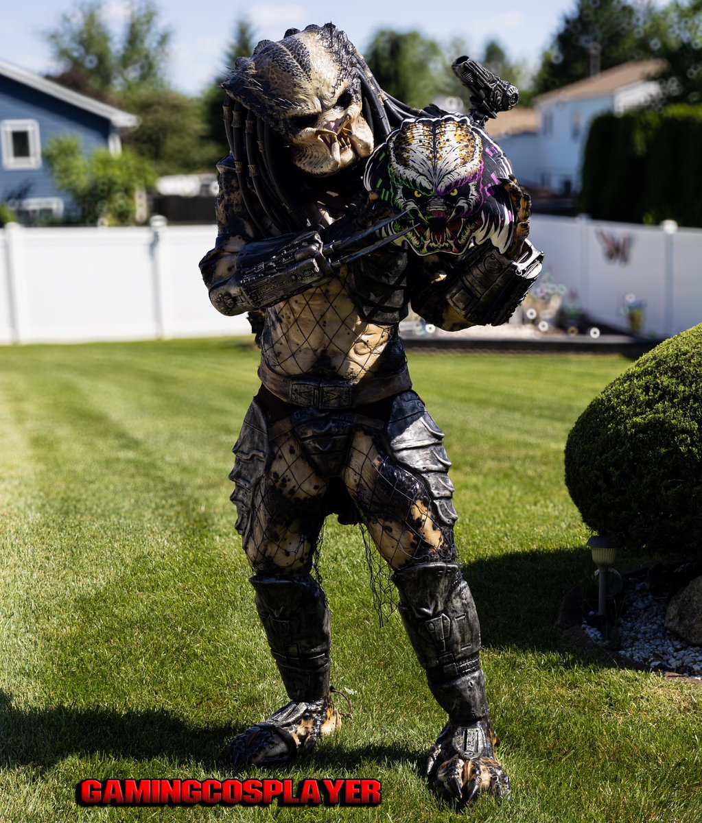 gamingcosplaye1's tweet photo. Go check out more awesome pillows at pillow pops! #predator #thepredator #predatorcosplay #alienvspredator #pillows https://t.co/fOFAFTPSFw