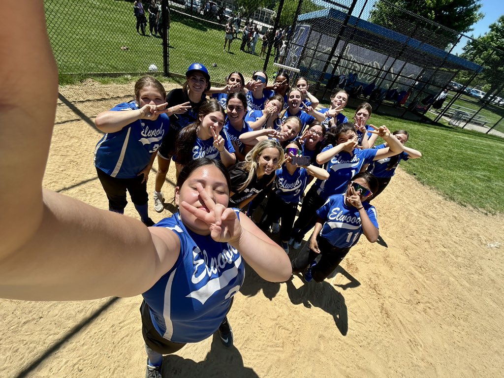 Congratulations to our EMS softball team for defeating Stimson 17-1. Everyone played well ! Great teamwork ! #proudcoach <a href="/JG_Athletics/">John Glenn Athletics</a>