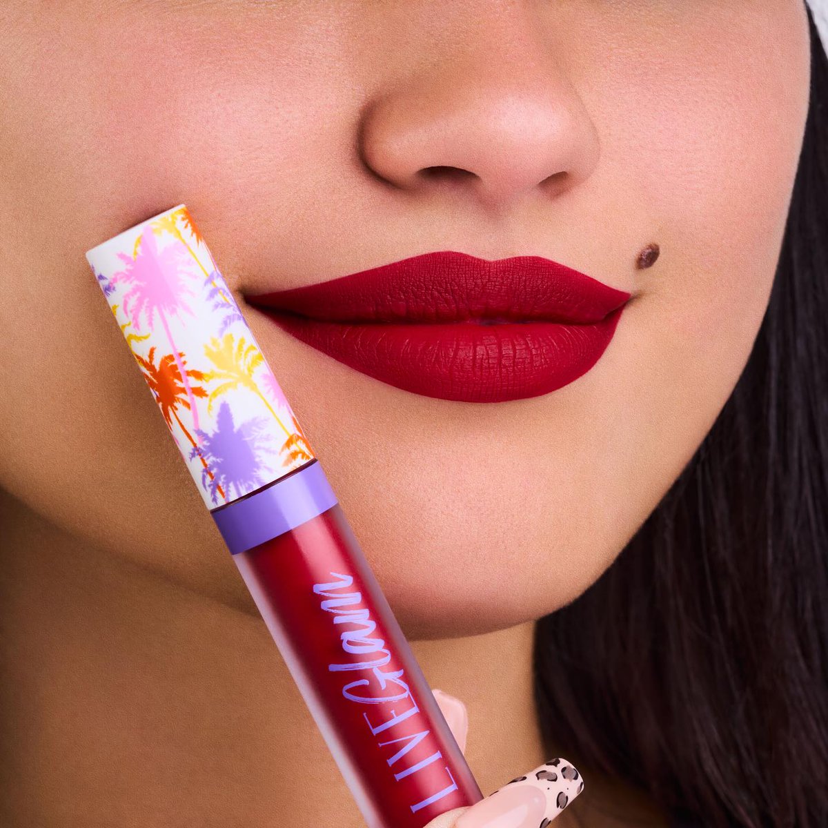 LiveGlam tweet media