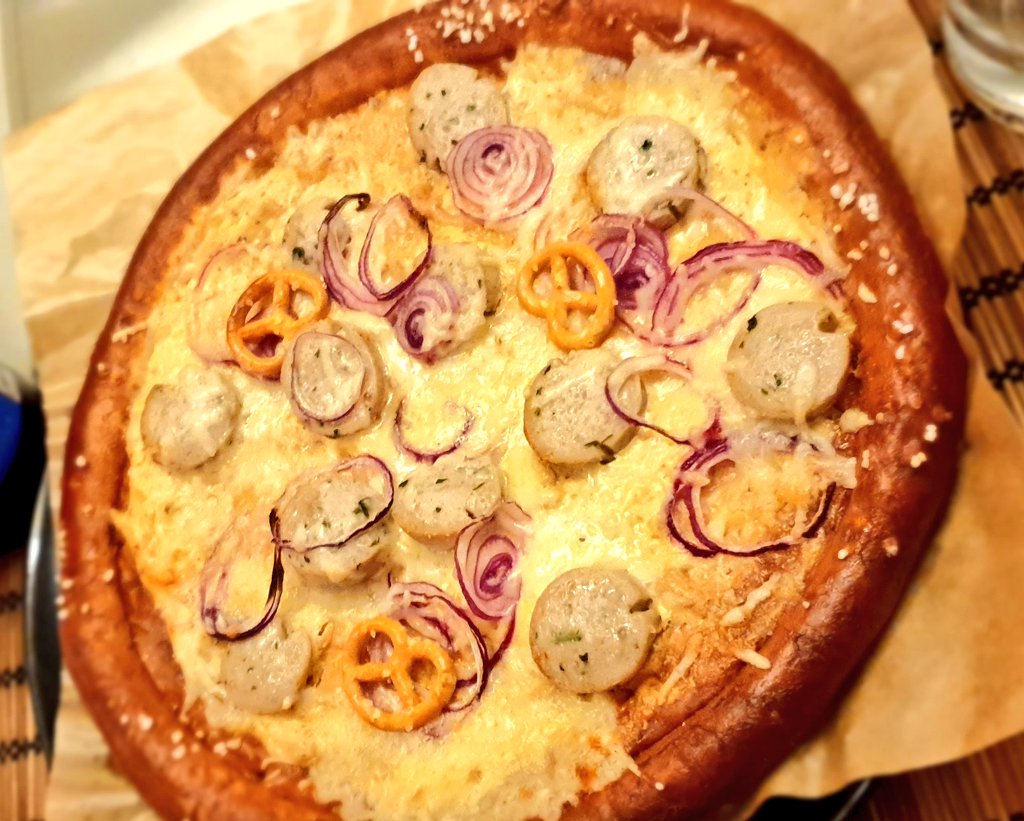 Huculinka's tweet photo. We are spoiling ourselves today. #Brizza https://t.co/cb00FatvFG