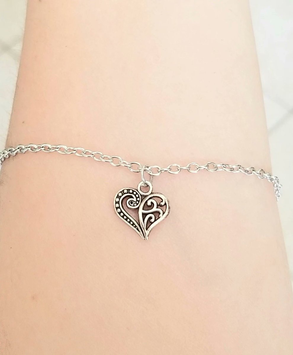 TrendingNowGift's tweet photo. Heart Anklet, Heart Ankle Bracelet, Stainless Steel Anklet #anklet #ankles #anklebracelet #womensanklets #silveranklet #heartanklet #giftsforher #friendgift #daughtergift #handmadejewelry #handmadegift #graduationgift #birthdaygift #etsy
https://t.co/a0LZmsTmJ7 via @Etsy https://t.co/OrXuM15yEE