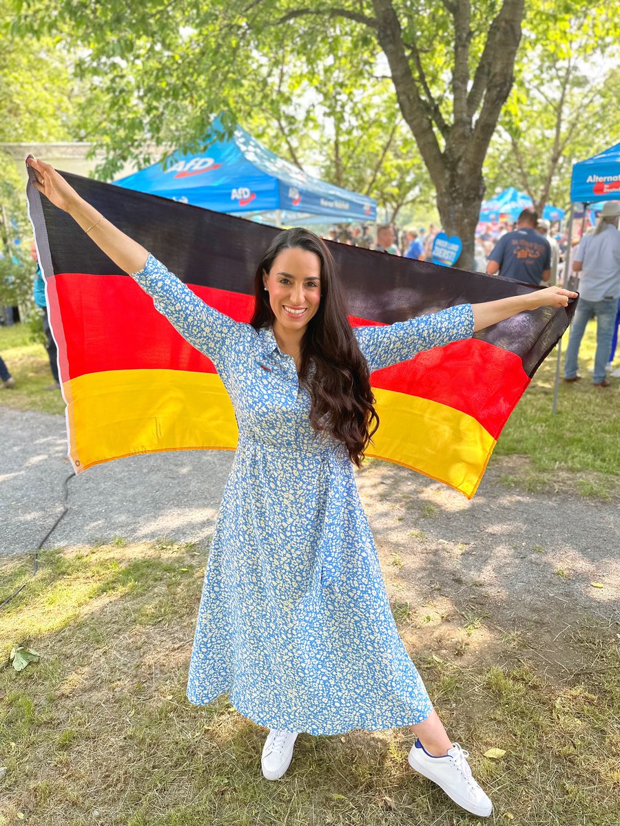 #Stolzmonat 🇩🇪 statt #PrideMonth 🏳️‍🌈

Wir sind stolz darauf, Deutsch zu sein, und niemand kann uns das nehmen. Selbst wenn die Nationalfahne das ganze Jahr lang in verschiedenen Städten vernachlässigt wird, so wie in #Augsburg, sind wir uns bewusst, wer wir sind und wofür wir