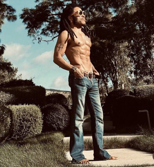notgwendalupe's tweet photo. lenny kravitz in his 30s vs in his 60s https://t.co/dud6dz6gqg
