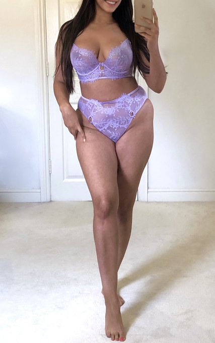 Elegance is an attitude...💋 https://t.co/Ht05BnbTBK