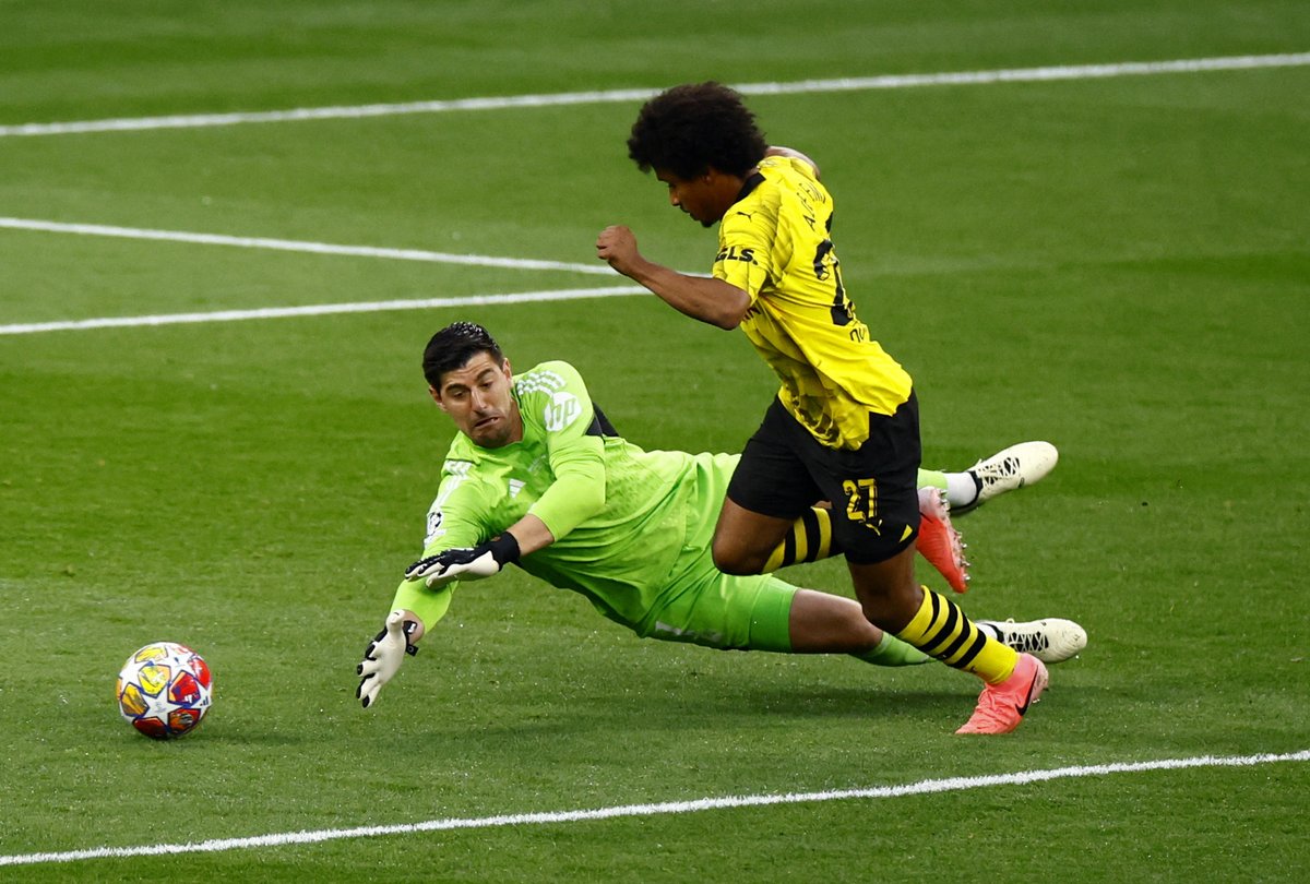 elchiringuitotv's tweet photo. 💣 ¡AL PALO el DORTMUND! Increíble cómo se ha salvado el Real Madrid #UCL

👉 Borussia Dortmund 0-0 Real Madrid | 23'

¡Tensión máxima en #ChiringuitoInside!
🟣https://t.co/PK67wyCYdb https://t.co/GKL34g97R5