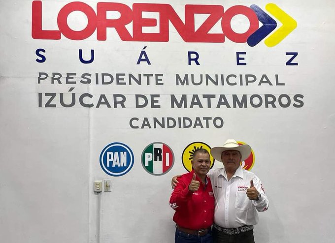 FreddyOliviery's tweet photo. El sr. del sombrero es Willebaldo Reyes, candidato del PRIAN a regidor en Izúcar de Matamoros, Puebla.

Fue captado haciendo mapachería y ordenó a su sicario matar a la persona que lo estaba grabando.

Lo que no ganan con votos, lo quieren ganar a balazos, el PRIAN es un cáncer. https://t.co/7R9z6gQtJU