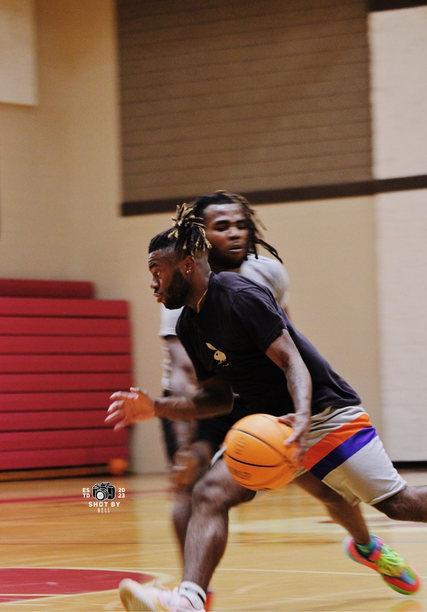 _shotbybell's tweet photo. Congrats to FHS Alumni, Da-‘Kari Jones. After highschool, DK went off to play basketball D3 at Methodist University. Then, DK showed out, and will now be attending D2, Barton College to further his academic and athletic career. @dkhoopz @BartonAthletics @FHSAthletics6 https://t.co/CLZzxWGWyN