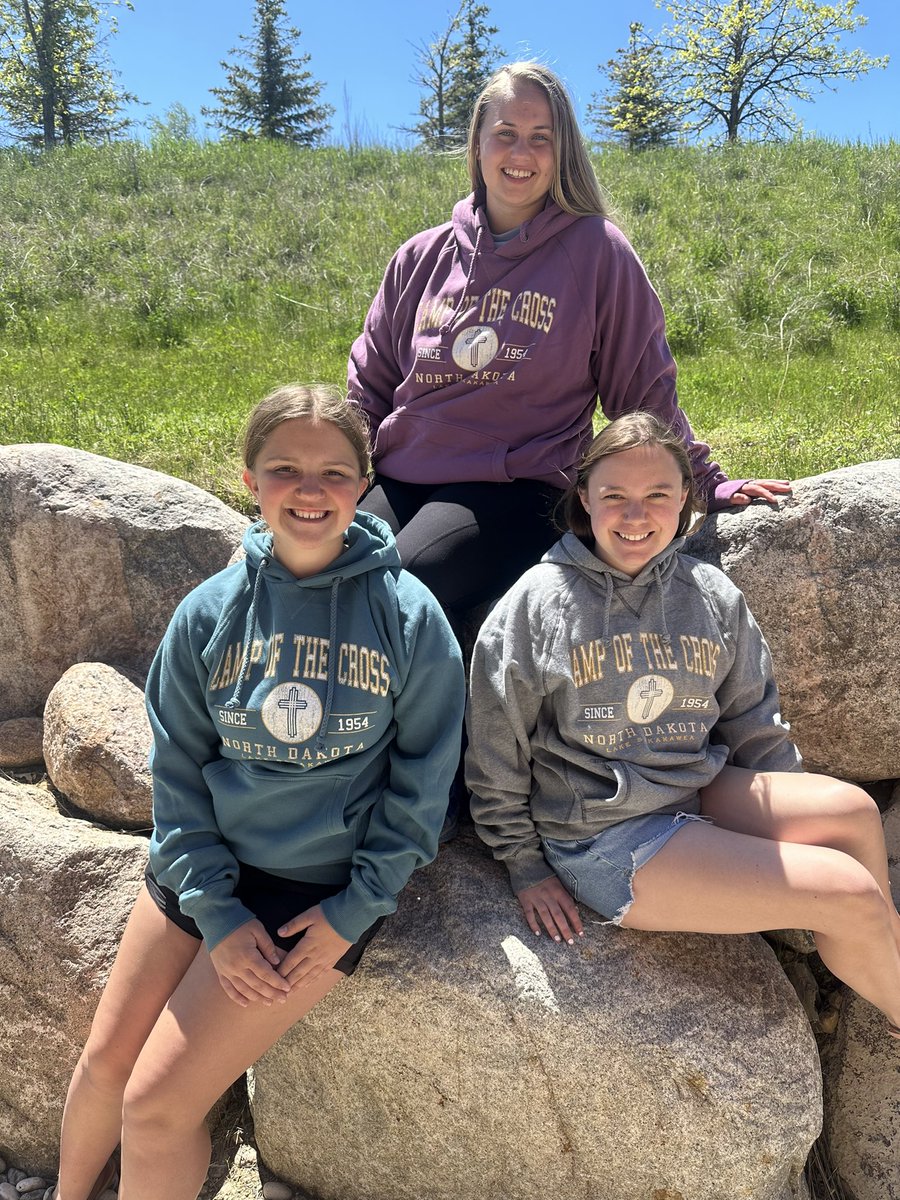 CampOfTheCross's tweet photo. 🚨 New Merch Alert 🚨 

Check out these 🆕 items in Jacob’s Well! Don’t forget you can shop online at https://t.co/oB3lGpZgMf! 🛒 

Shoutout to our summer staff for modeling today! 🤩 https://t.co/CiTwjZF7FU