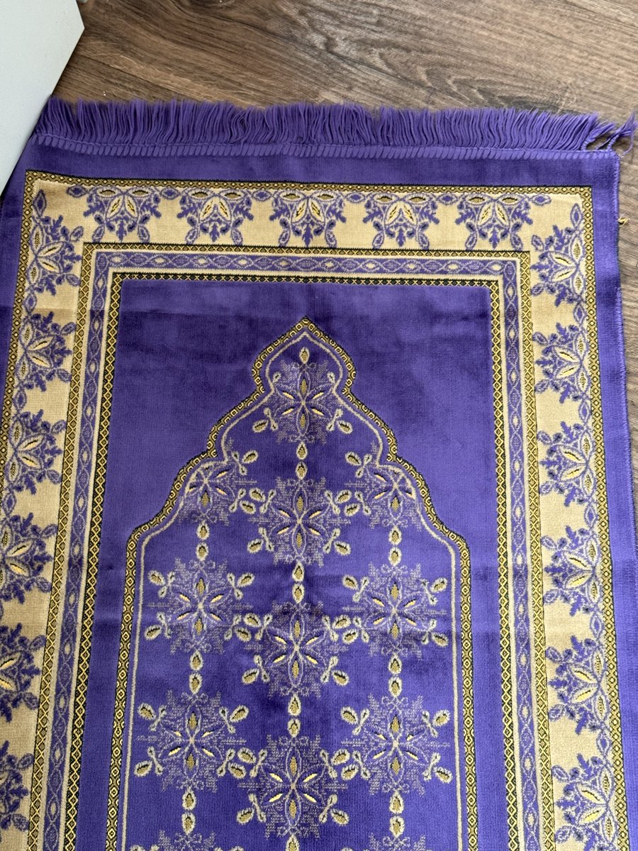 ___minel__'s tweet image. 4 yıl boyunca zindanda serildi, şimdi de cebri hicrette bir heim odasına….

#DünyanınRenkleri