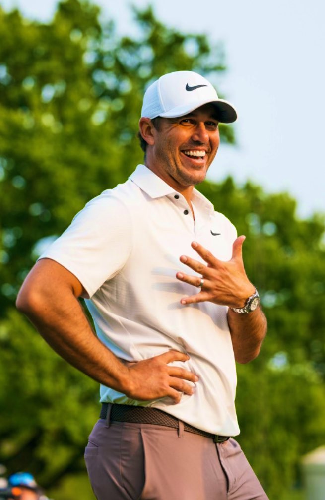 Rick Golfs tweet media