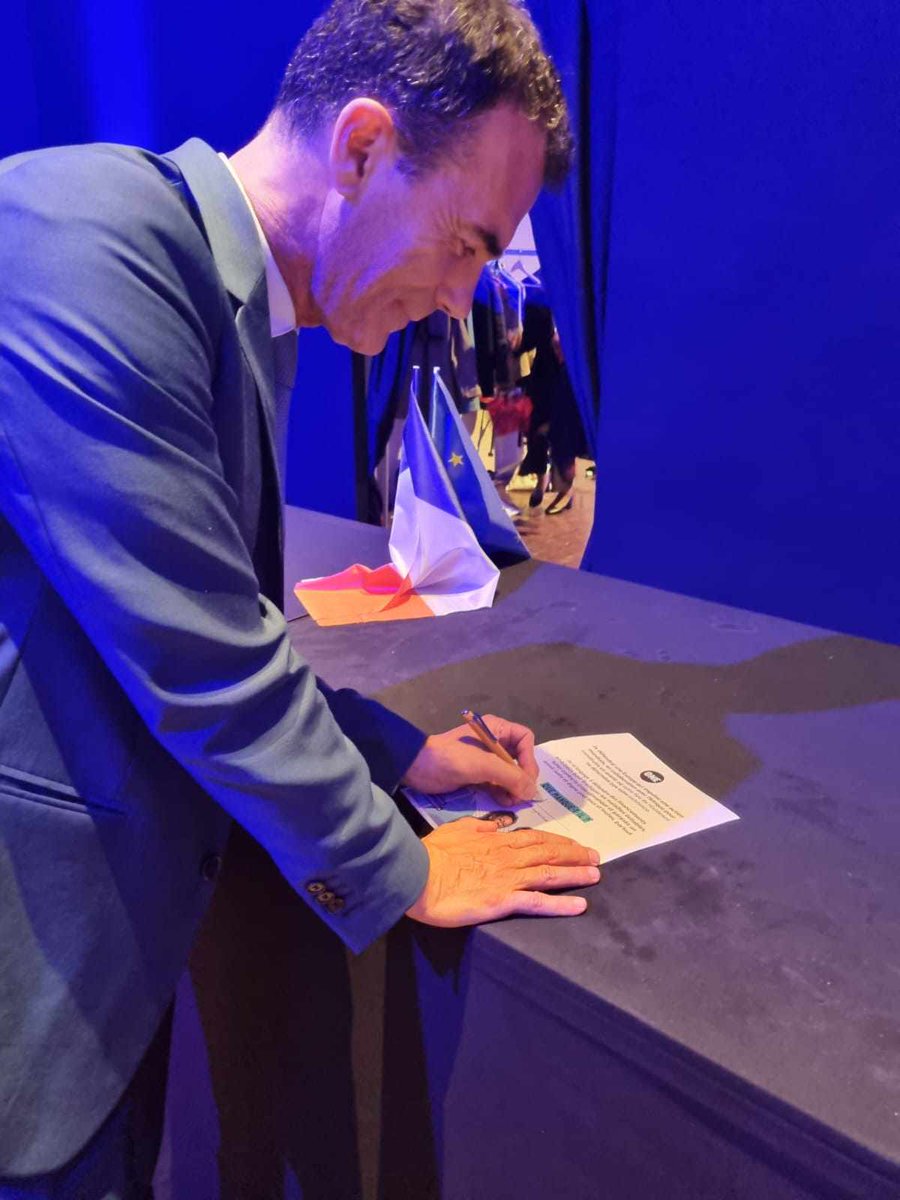 la_bacquaert's tweet photo. Un grand merci à @sandrogozi d'avoir signé la résolution de @ONE_Fr pour défendre une Europe en faveur de la solidarité internationale et d'un partenariat solide avec l'Afrique pour relever les grands défis de notre génération !
#OneActivist #Electionseuropéennes2024 https://t.co/VP4ZijNiHO