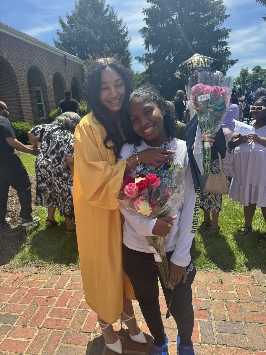 my heartttt graduated today i really love you more than life. You made me a better athlete and showed me support when no one else did you really r such a beautiful soul can’t wait to see what you do in college on the track and off i just know you are gonna do great things 💝💝