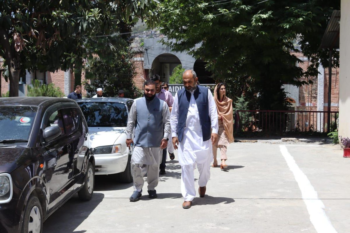 kmuofficial_'s tweet photo. KMU delegation visited Saidu  College of Dentistry under the leadership of VC KMU Meritorious Prof Dr. Zia Ul Haque. VC KMU reiterated their support, reviewed research collaborations, and praised the college's state-of-the-art oral health services. https://t.co/CrPkDBMiqM