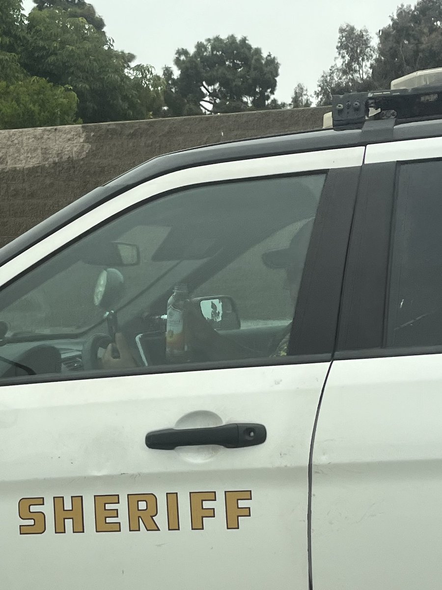 Look, ma no hands!! Love how the <a href="/LASDHQ/">LA County Sheriffs</a> follows the law 🖤 live from I-10 East