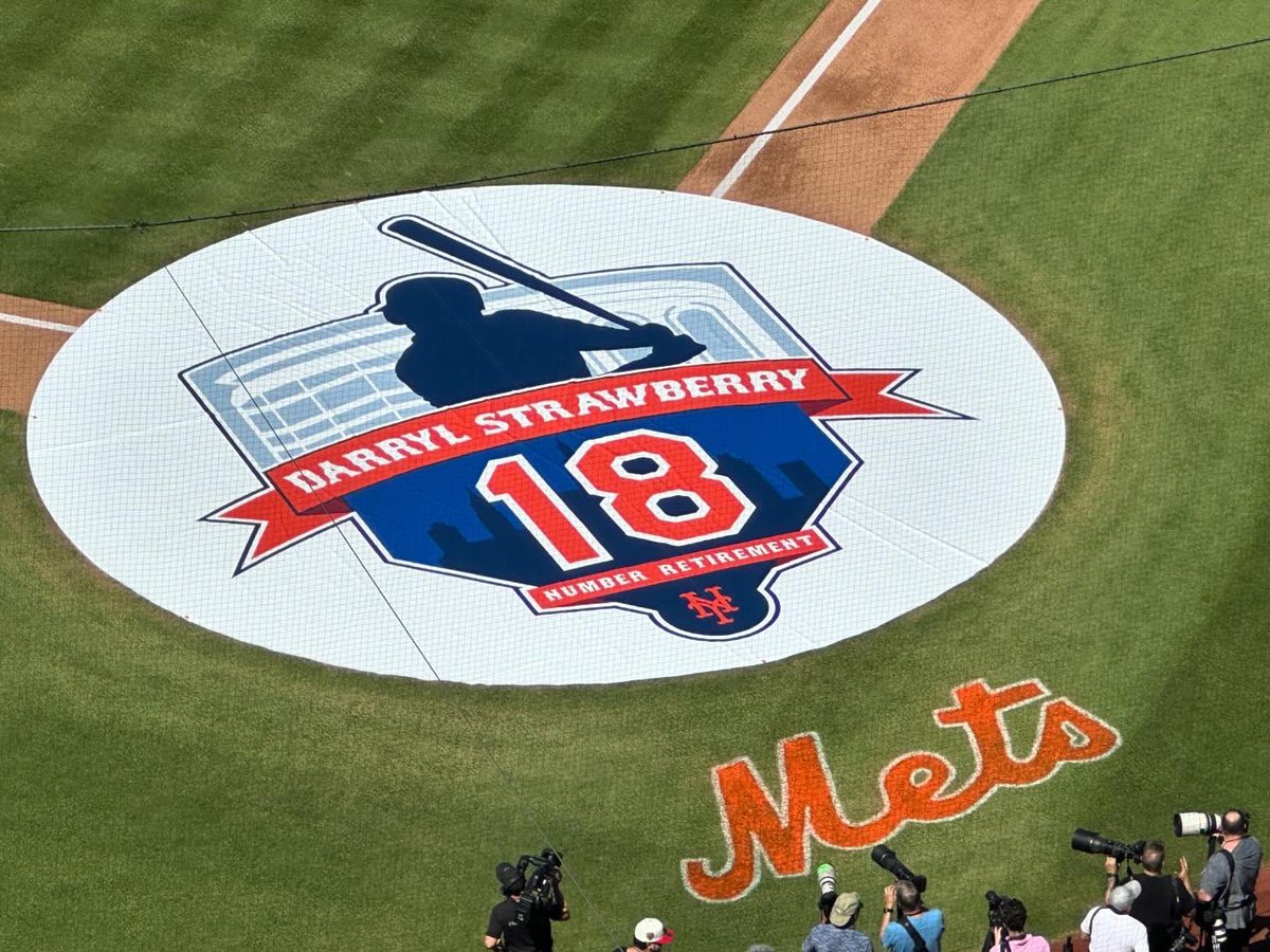 JohnCerilli's tweet photo. When the @Mets #HomeRunApple is a giant strawberry, you know something special is in store! Very excited for the #DarrylStrawberry number retirement ceremony here at @CitiField! #LGM #LFGM #Flushing #Queens #NYC @MLB #baseball ⚾️ 🎩 🍎 💙 🧡 🍓 1️⃣8️⃣ https://t.co/mdiET29PVx