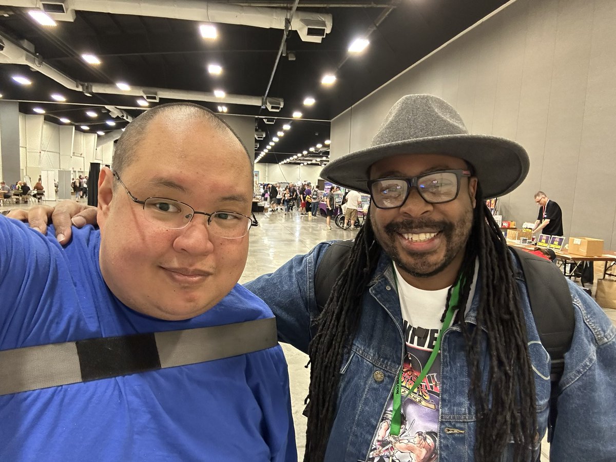 UnicityPoint's tweet image. Two best things I bought at CorgsCon today: Earthbound and a Schmidt’s creampuff (Mashle be praised) 😍 also I got to meet Mr Wright Way @SteveWrightJr  in person! 😊