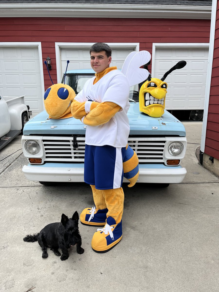 fmyellowjacket's tweet photo. BUzZ out!
Roman has left the building!

#not4yearsbut4life 
#yellowjacket4life 

@fmyellowjacket 
@FMYellowJackets 
@FMBroadcasting https://t.co/CDAB6CYutc