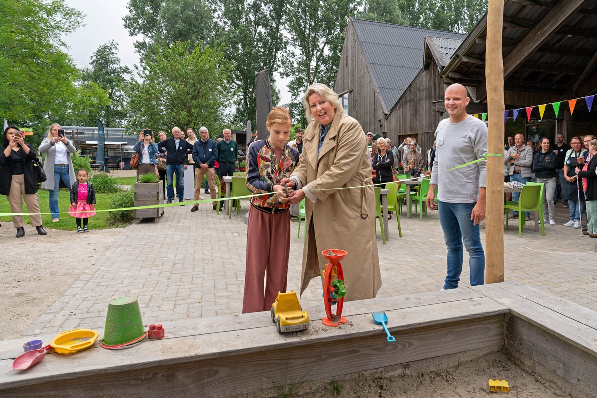 De speeltuin bij de kinderboerderij van zorgboerderij De Mikkelhorst in Haren heeft sinds kort een samenspeelplek. En vandaag was de officiële opening! Lees meer op Sport050.
▶ sport050.nl/nieuws/samensp…
#samenspeelplek #mikkelhorst #sport050