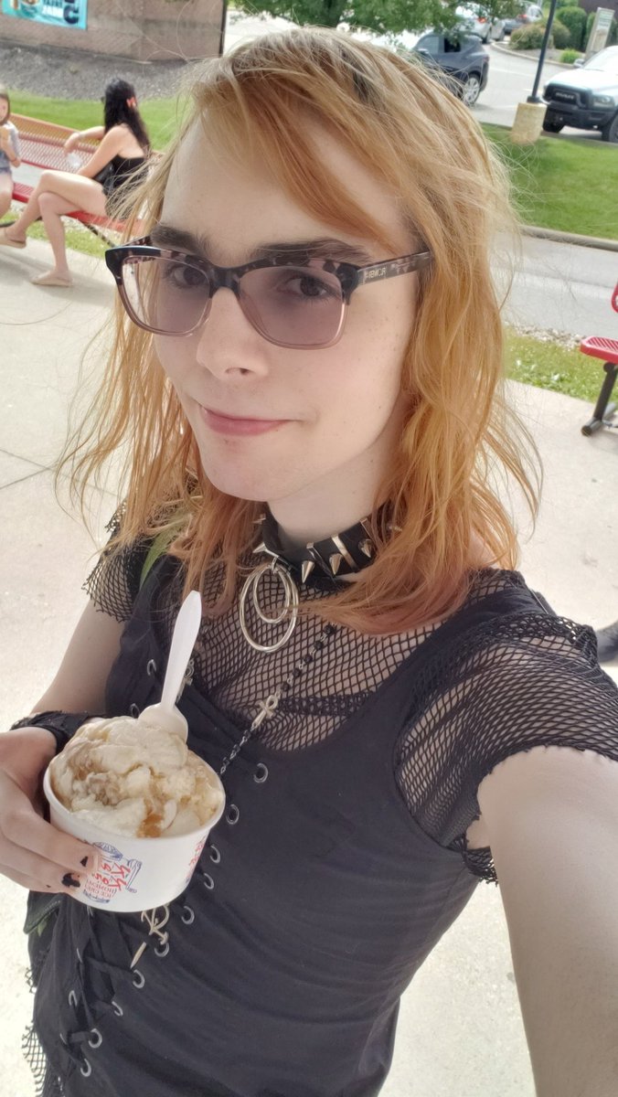 Enjoying some ice cream for this special day ^^
Happy pride month! 🏳️‍⚧️🏳️‍🌈
