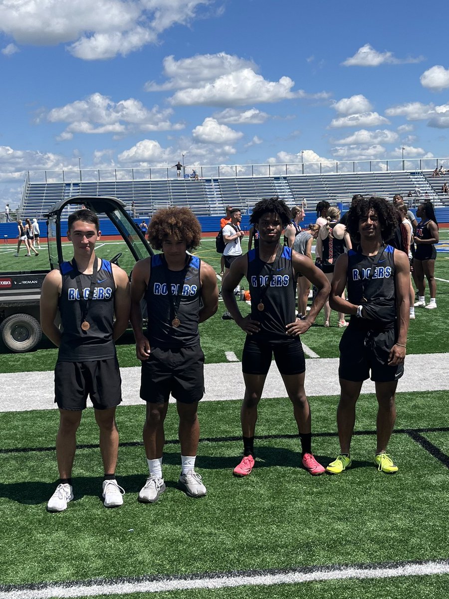 RogersRoyalsTF's tweet photo. Section Finals🏅 Podium Pics🏅It Truly was a Great Day to be a Royal…
300H Charlie H (5th); 400 Myla B (5th); 4x1 Adam S, Declan C, Chris N &amp; Darius C (8th); 1600 Loralei I (9th)… 🧵 https://t.co/CxcvEGHCTw