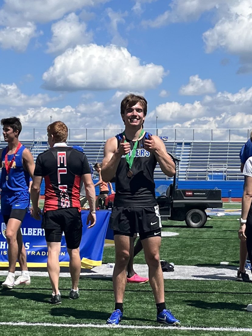 RogersRoyalsTF's tweet photo. Section Finals🏅 Podium Pics🏅It Truly was a Great Day to be a Royal…
300H Charlie H (5th); 400 Myla B (5th); 4x1 Adam S, Declan C, Chris N &amp; Darius C (8th); 1600 Loralei I (9th)… 🧵 https://t.co/CxcvEGHCTw