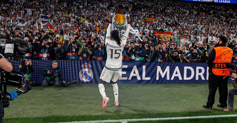 realmadrid's tweet photo. 💜 ¡El @RealMadrid invita a sus socios a la fiesta de la Decimoquinta! 💜
#CHAMP15NS